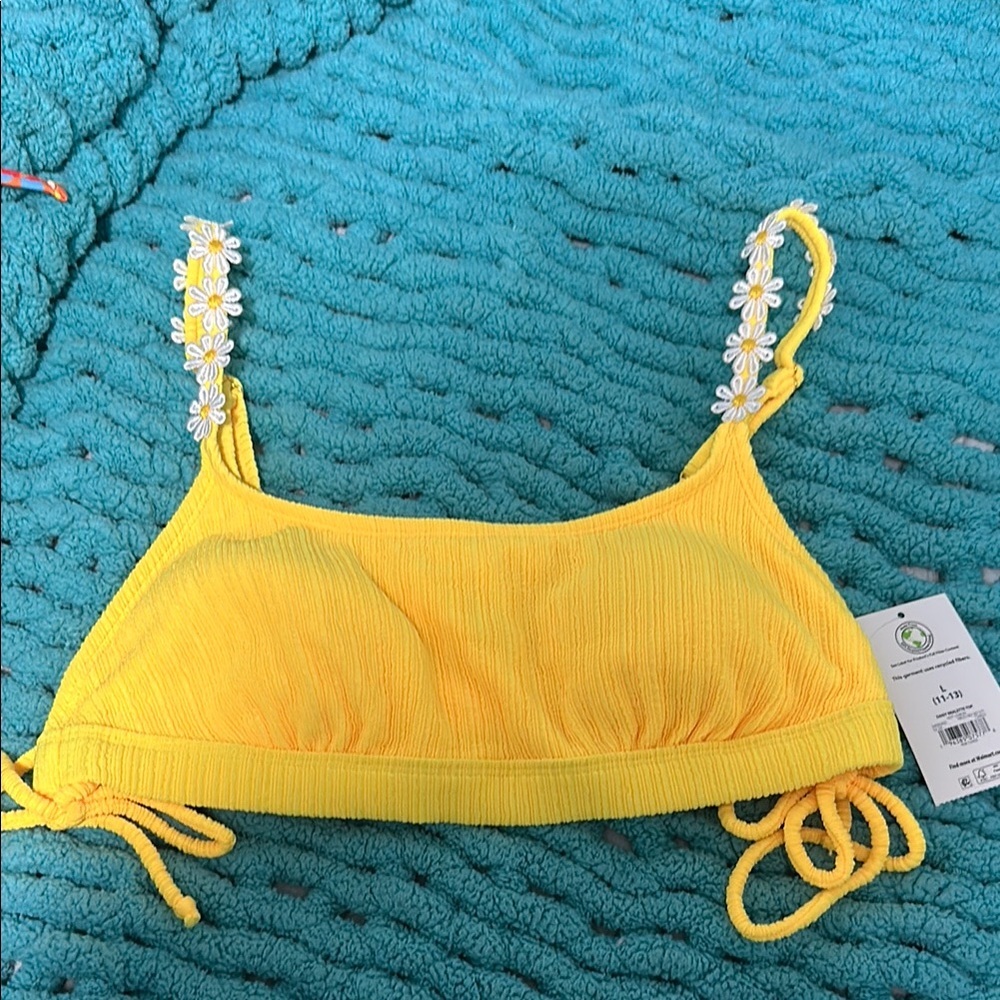 - New bikini Top with flowers